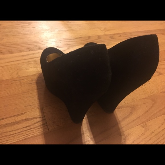 Black Heels - Picture 3 of 3